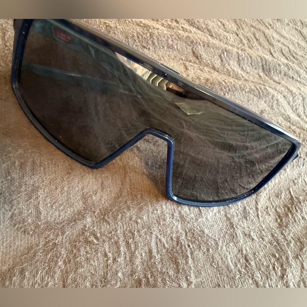[OO9406-33] Mens Oakley Sutro Sunglasses
Flawless condition 10/10